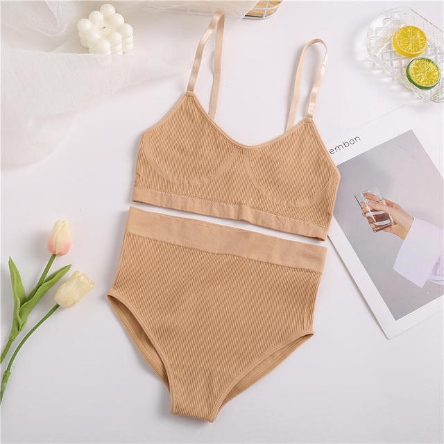 Seamless comfort lingerie set