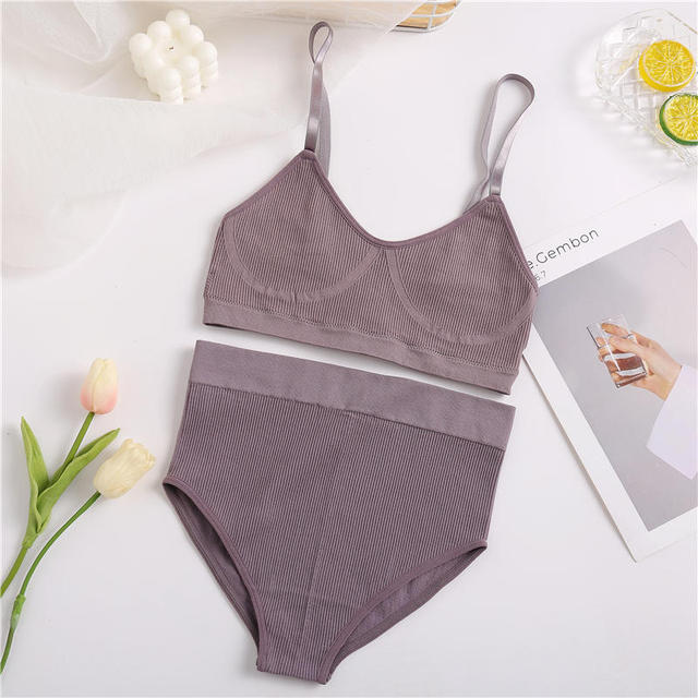 Seamless comfort lingerie set