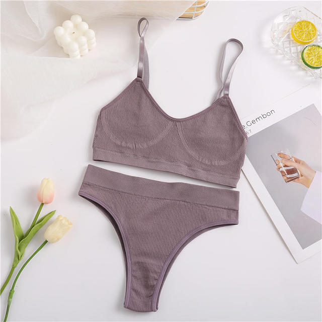 Seamless comfort lingerie set