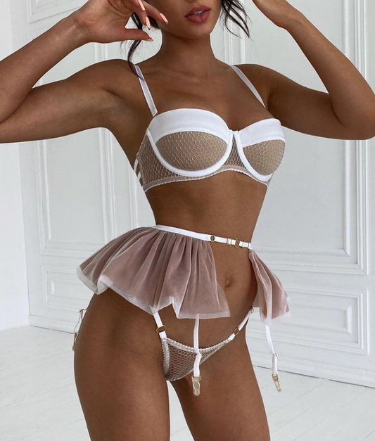 Misty ruffle garter set